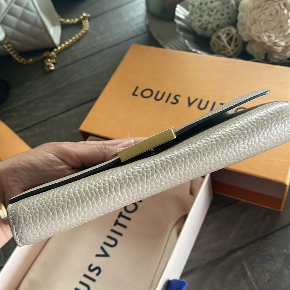 Louis Vuitton Capucines Wallet